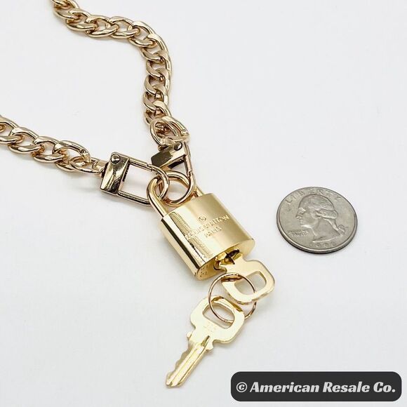 Louis Vuitton LV #315 Gold Lock Vintage and Rare PadLock Lock 2 Keys Necklace - Picture 5 of 8
